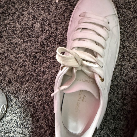 LV Shoes - Picture 3 of 16